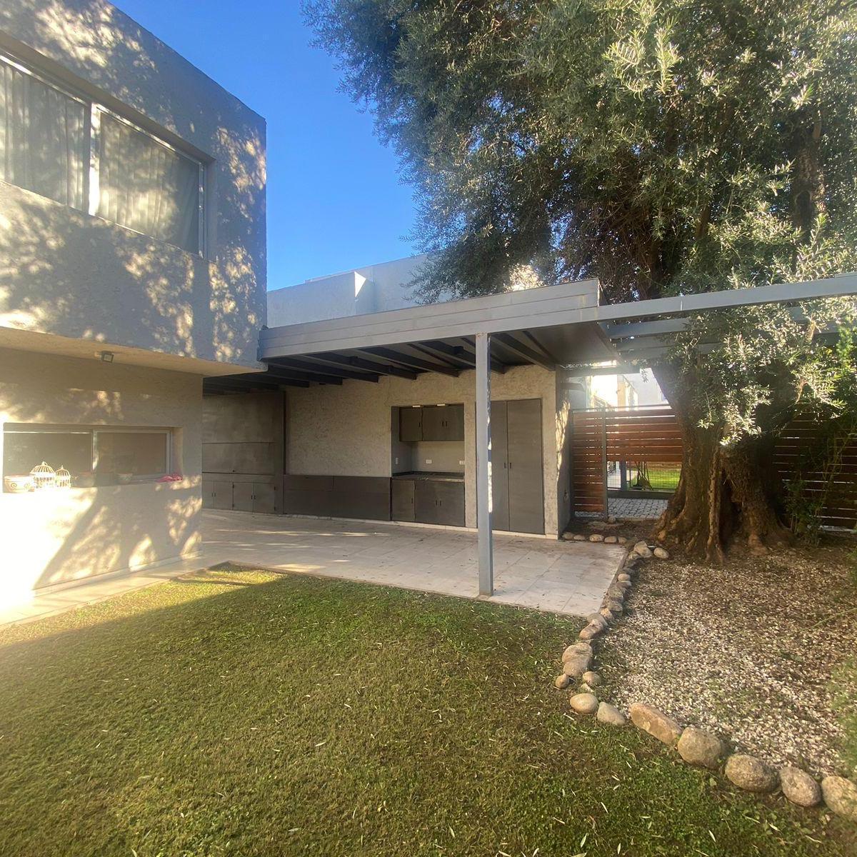 VENTA DÚPLEX 4 DORM (1 EN P.B) HOUSING MTS LA SALLE Y RECTA MARTINOLLI