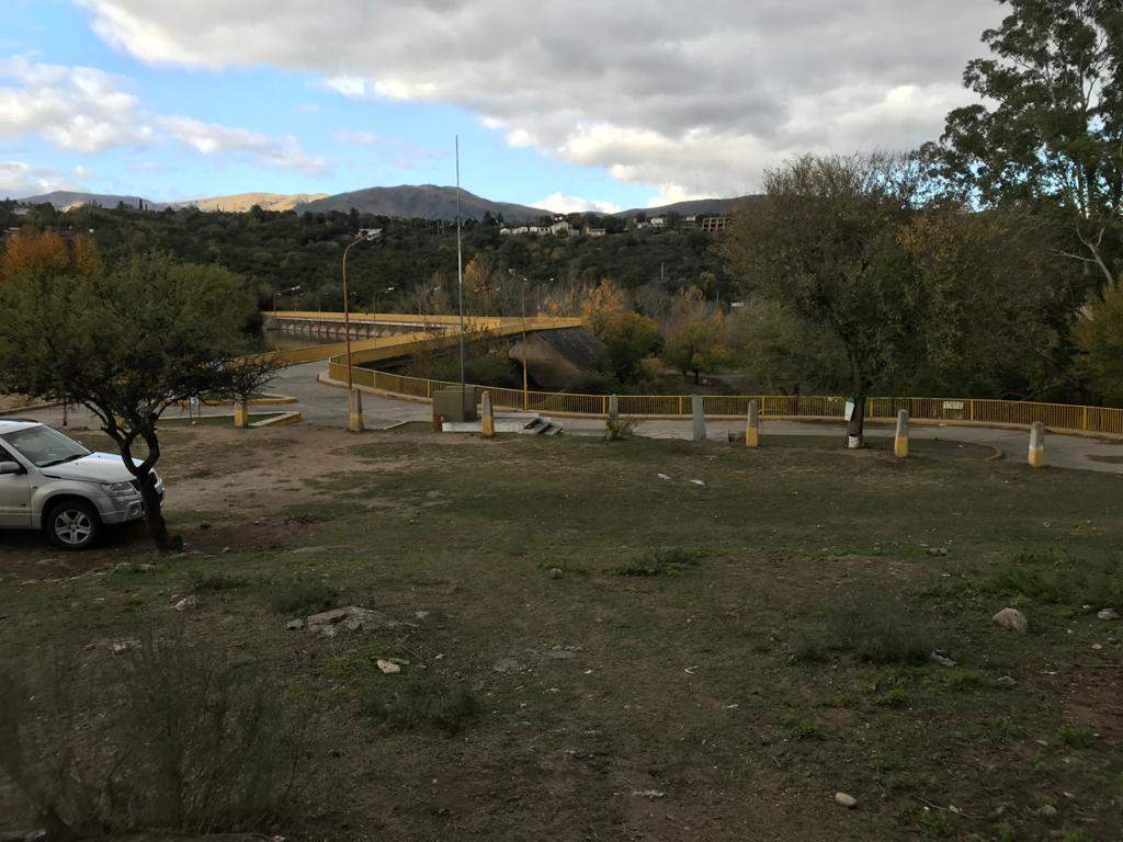 VENTA DE TERRENO EN LA FALDA.