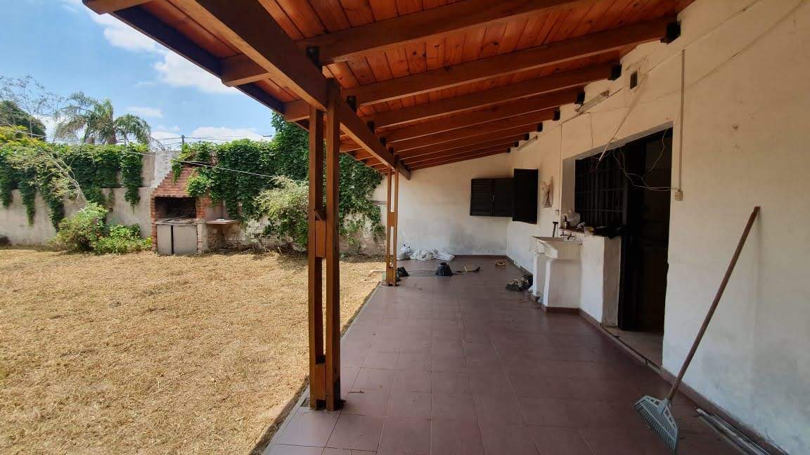 CASA EN VENTA BARRIO JARDÍN! IDEAL INVERSOR 360 METROS CUADRADOS