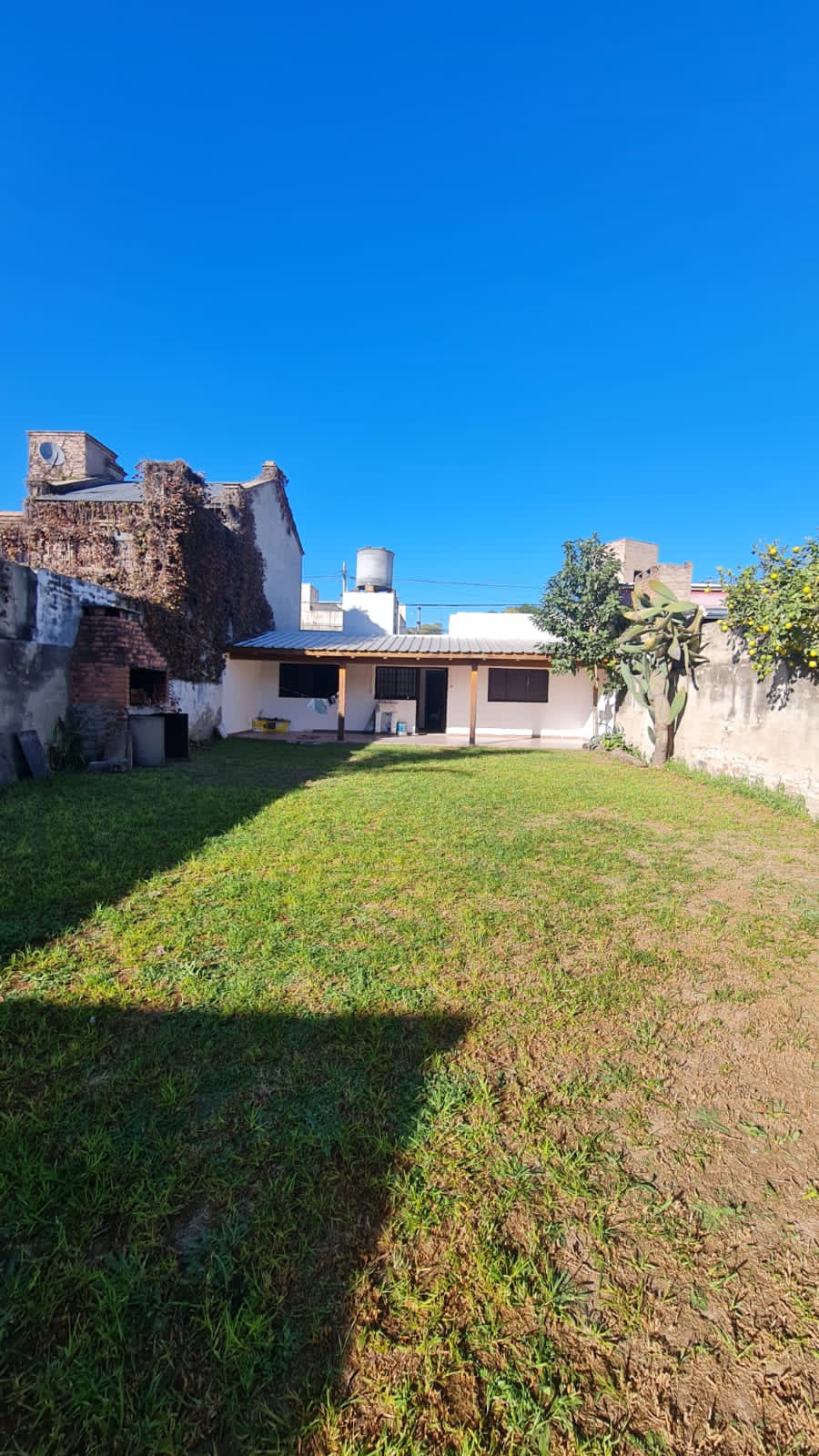 CASA EN VENTA BARRIO JARDÍN! IDEAL INVERSOR 360 METROS CUADRADOS