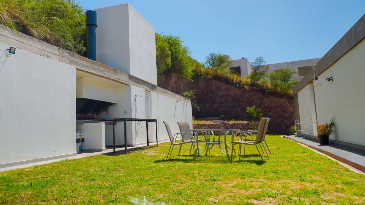 LA CUESTA 3 DORM Y PILETA