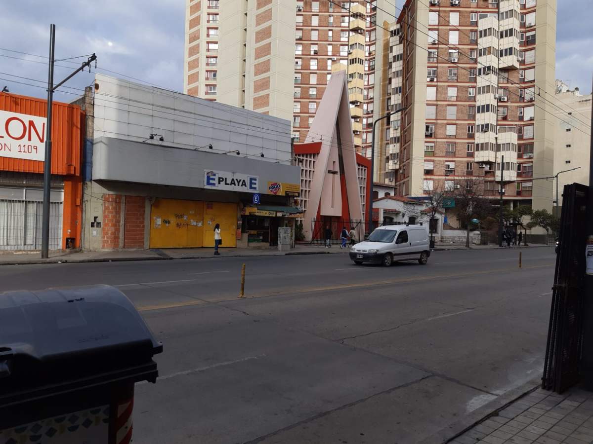 ALQUILO GALPÓN EN AV. COLON AL 1100 ( Ubicación estratégica !!!)