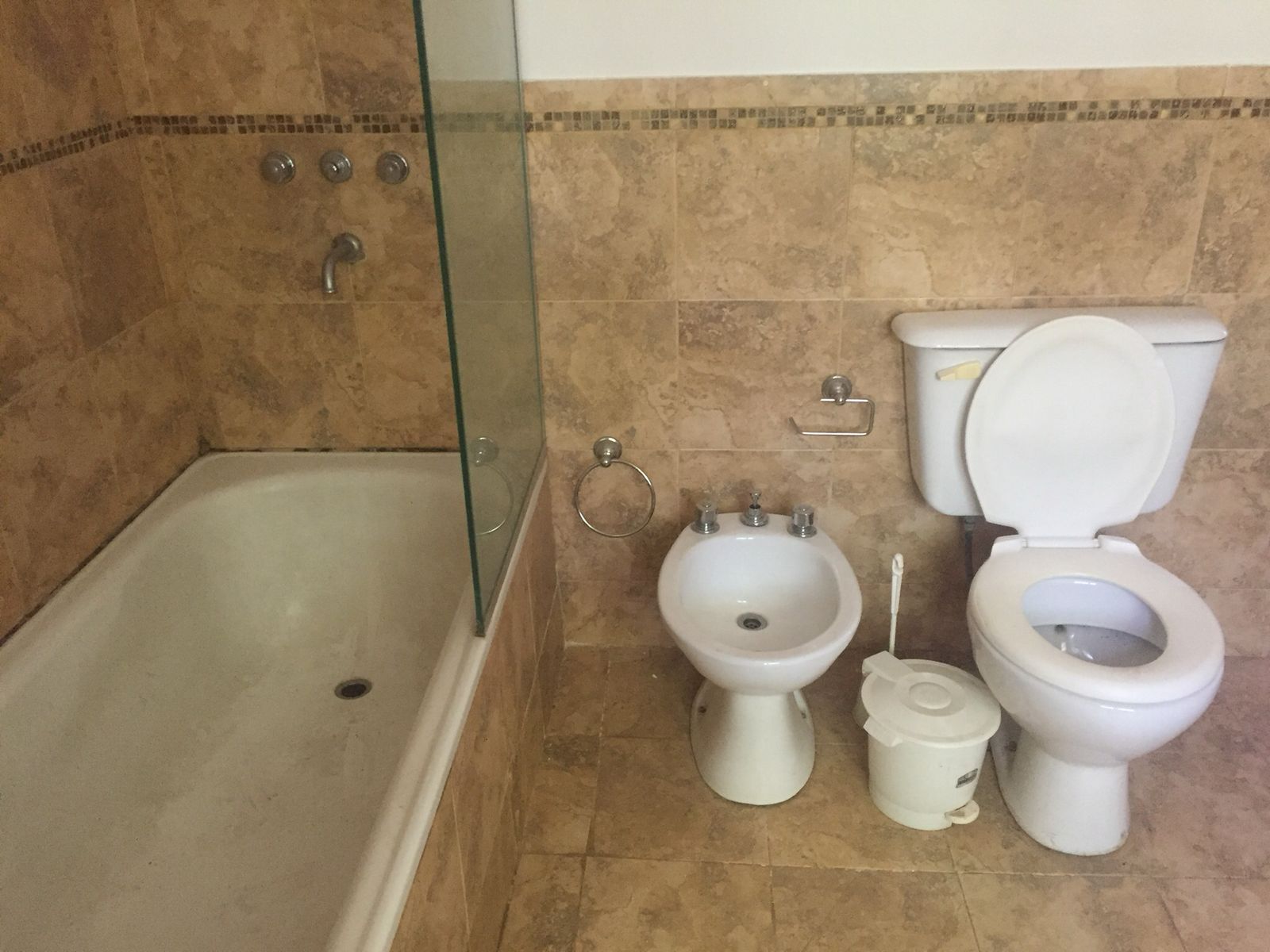 VENTA CASA 3 DORMITORIOS  UNQUILLO